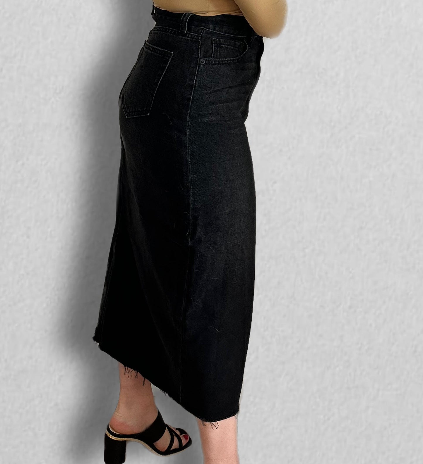 Urban Elegance: Washed Black Open Slit Midi Skirt